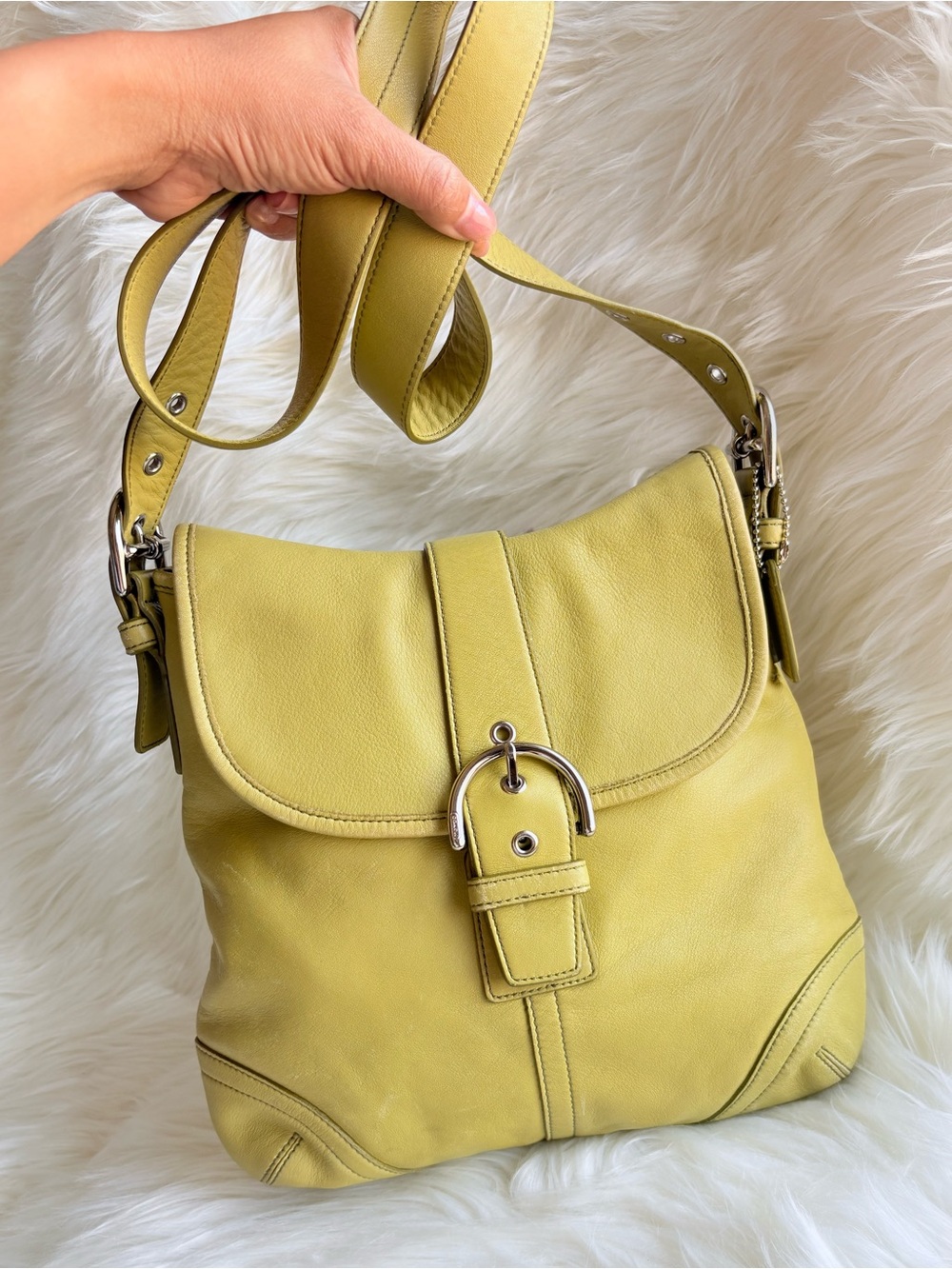Rare color! Very Y2K COACH Soho Leather Flap Buckle Hobo - Citron / Light Green